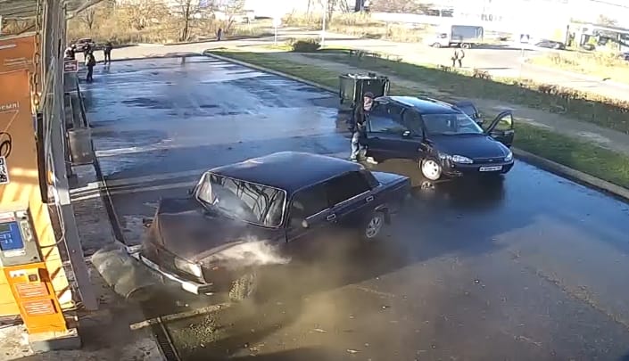 Mosatni indult a Ladát a sofőr, de nagyon megbánta – videó