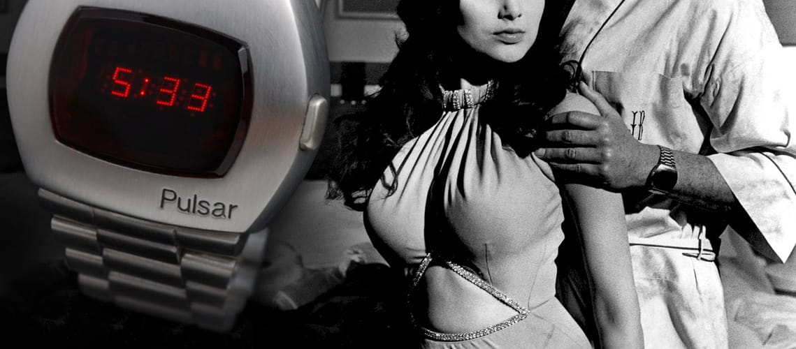 Újjáéledt a kütyü, amelyikkel James Bond ébredt szeretője karjaiban