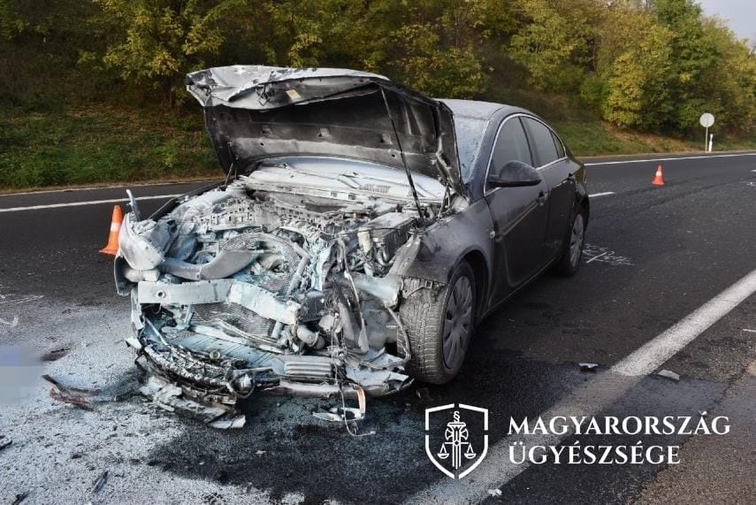 Komoly baleset lett egy büntetőfékezésből az M7-esen
