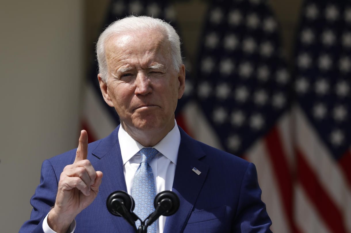 Joe Biden minden szövetségi dolgozót oltásra kötelez
