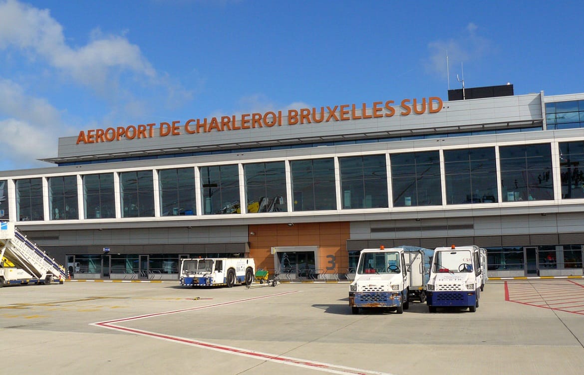 Bezár szerdán a charleroi-i reptér, budapesti gépeket is töröltek