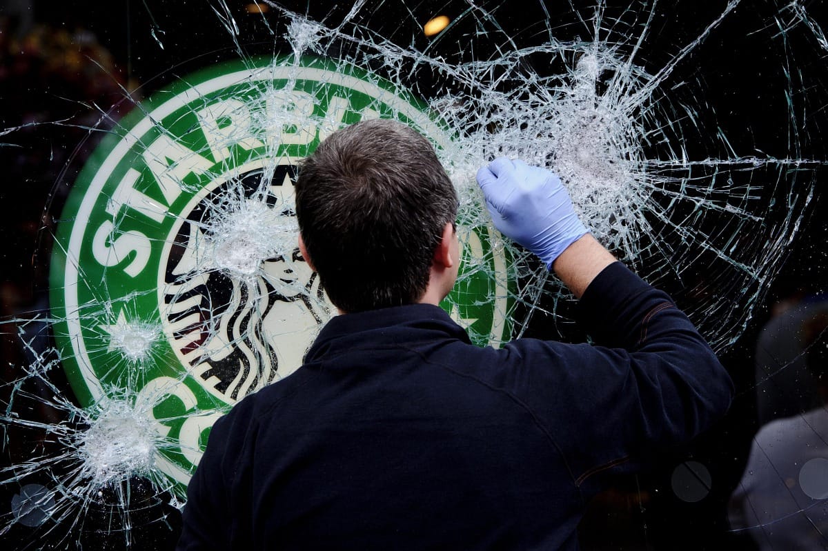 Leépíti hálózatát a Starbucks