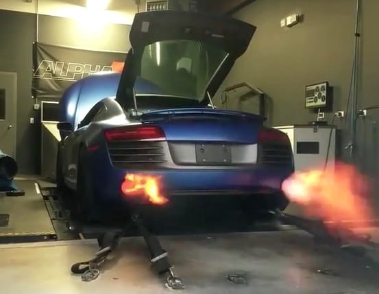 Szinte széttépi a fékpadot a turbósított Audi R8 – videó
