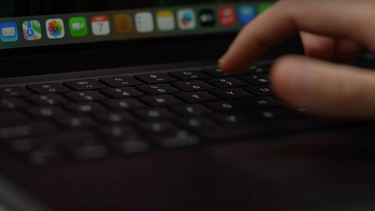 Az oroszok már adják-veszik az Apple még be sem mutatott csúcsgépeit