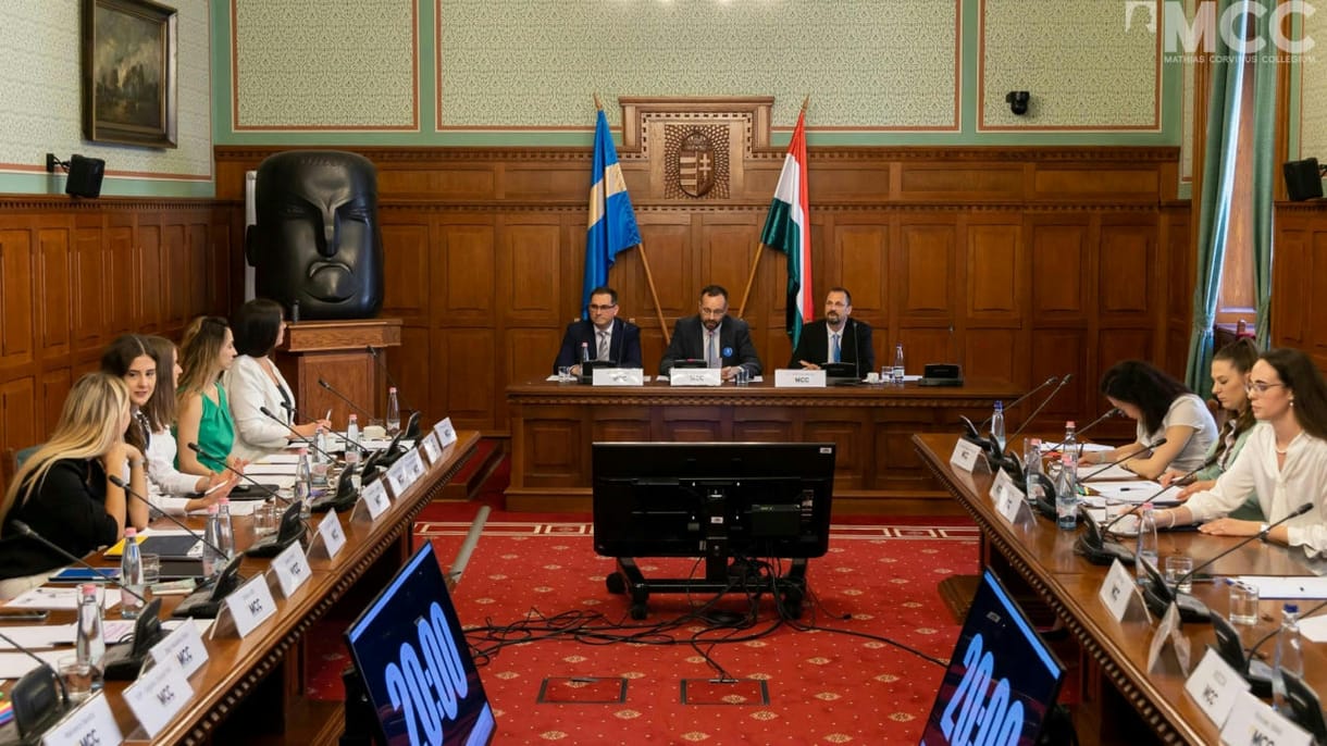 A HVG benézett a magyarországi női politikusképzők kulisszái mögé