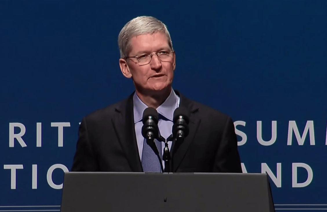 Az emberek adataiból élnek – beszólt a Facebooknak és a Google-nek Tim Cook