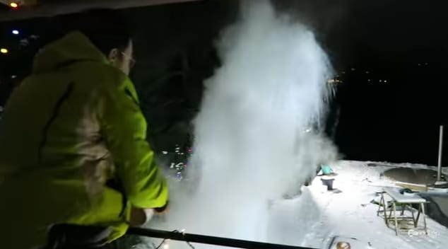 Videó: Így csináltak havat a forró vízből a nagy magyar fagyban
