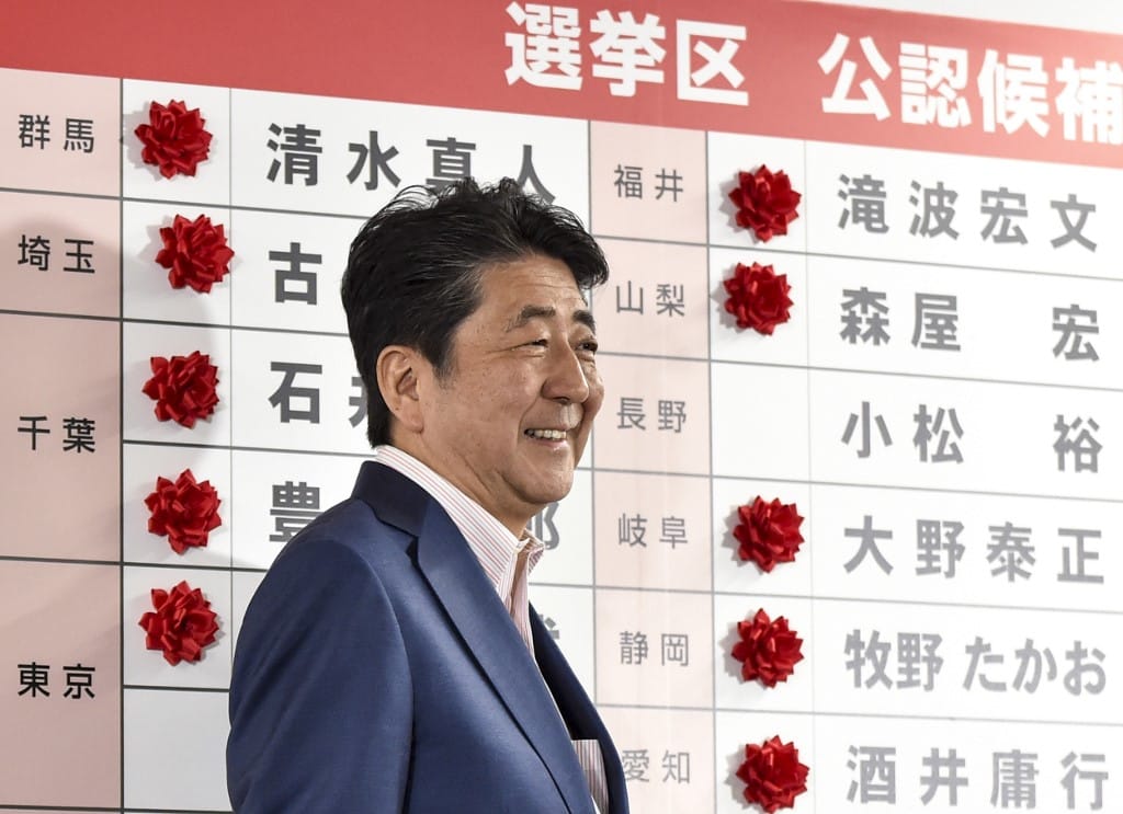 A japán felsőházi választáson többséget szerzett az Abe Sindzó vezette kormánykoalíció