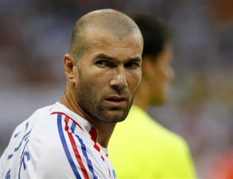 Zidane is segít a botrányok miatt szétesett francia válogatottnak