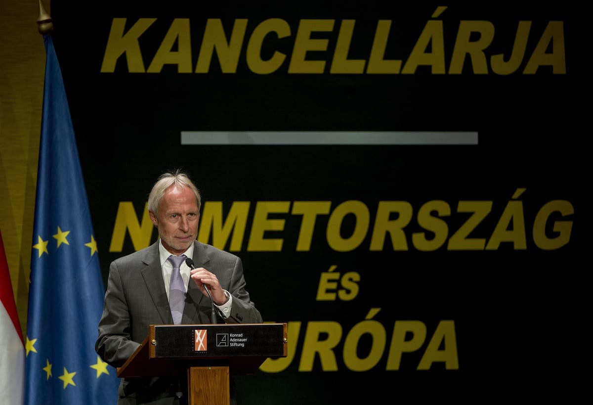 A Fidesz és az Európai Néppárt nem vágott el egymás között minden szálat