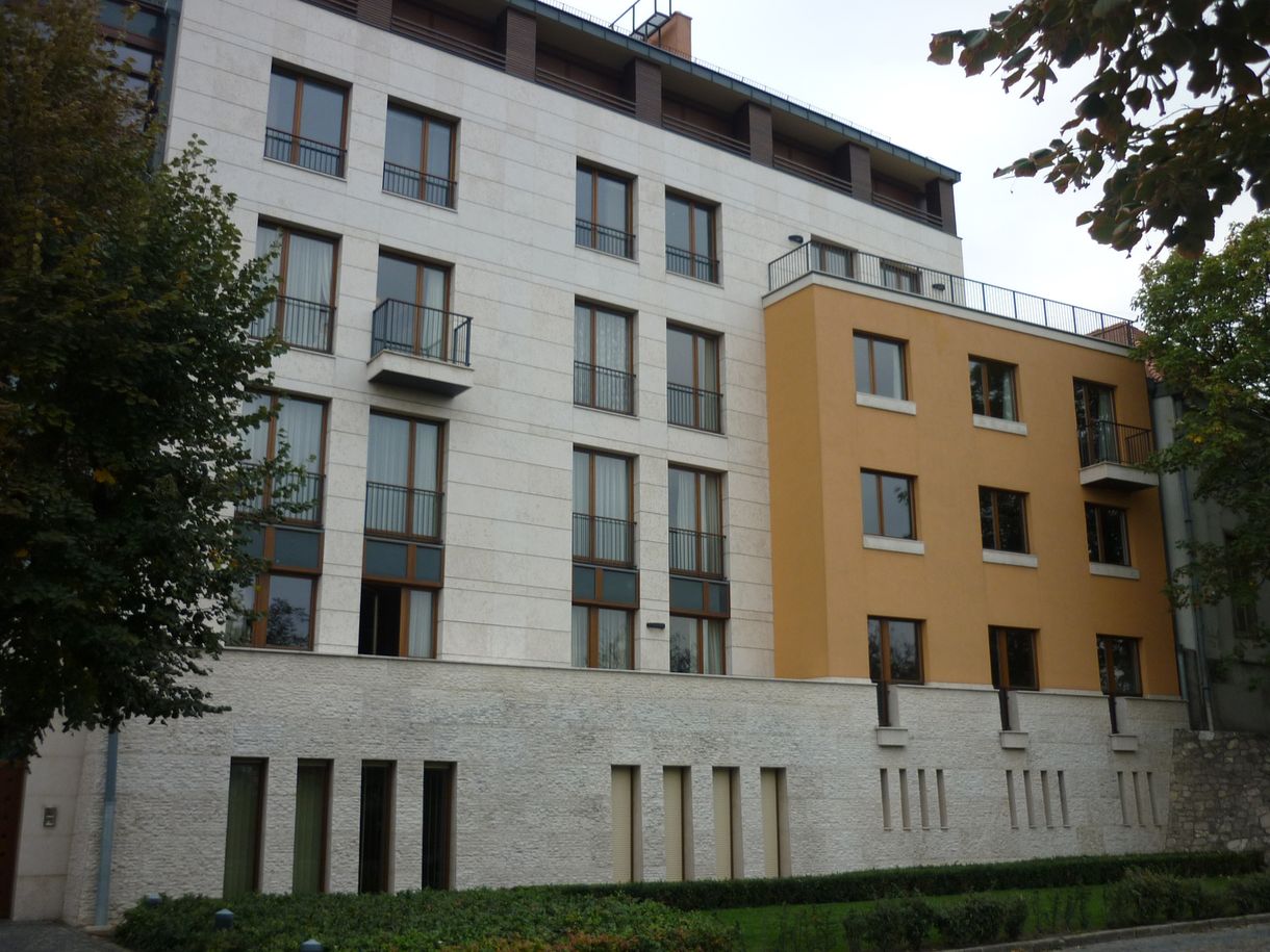 Matolcsy egy várbeli luxuslakást használ, ki nem találná, kiét