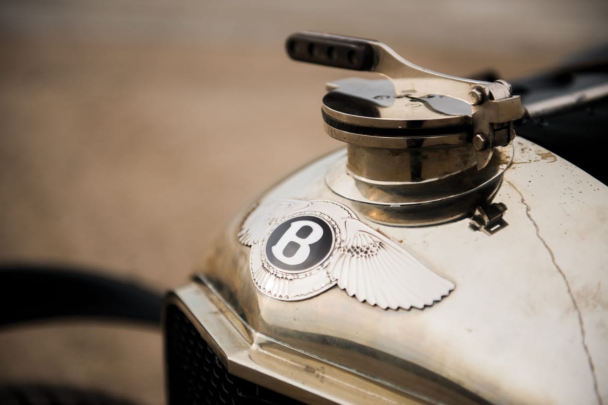 Tippeljen: vajon mennyibe kerül ez a 89 éves Bentley? Nem, annál jóval többe