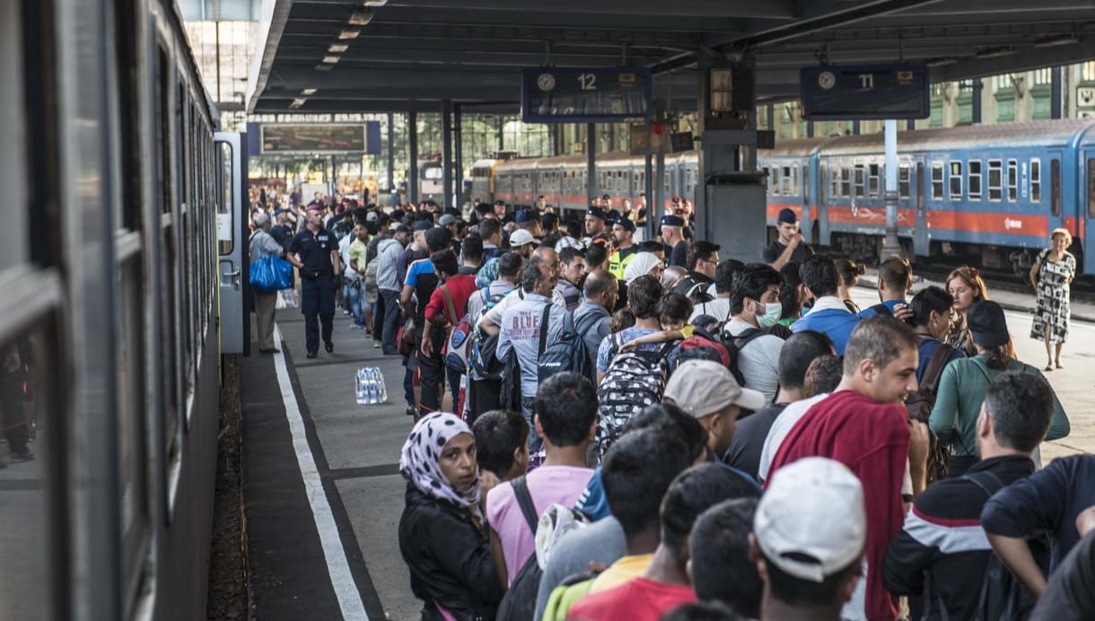 Óriási a zsúfoltság a Nyugati pályaudvari tranzitban