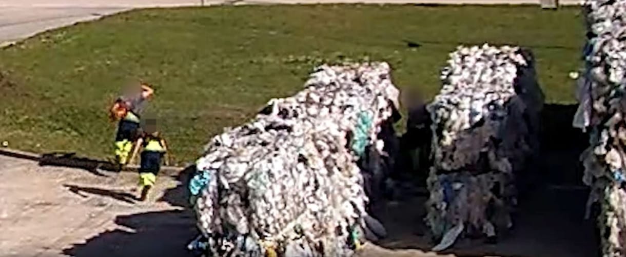 Tréfából gyújtotta meg munkatársa ruháját fűnyírás közben