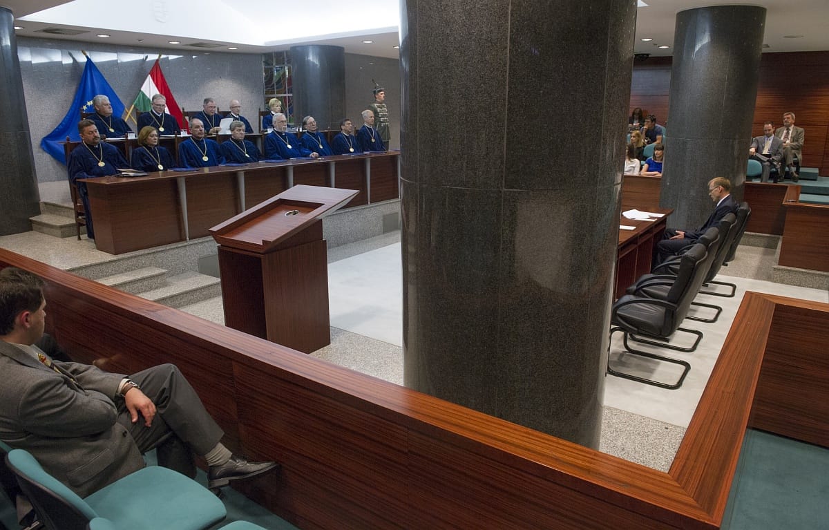 Csütörtökön eldől, el lehet-e dugni 250 milliárd forintot a szemünk elől