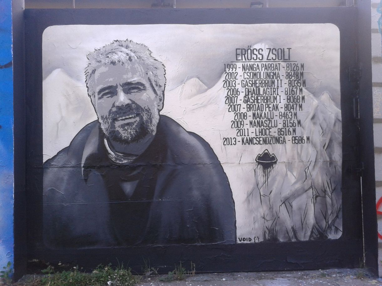 Fotók: Így néz ki a hatalmas Erőss Zsolt-graffiti a Filatorigátnál