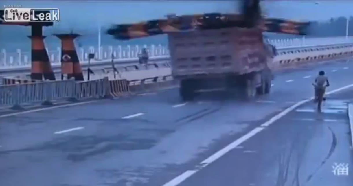 Ennél nagyobb ostobaságot nem tud csinálni egy kamionos