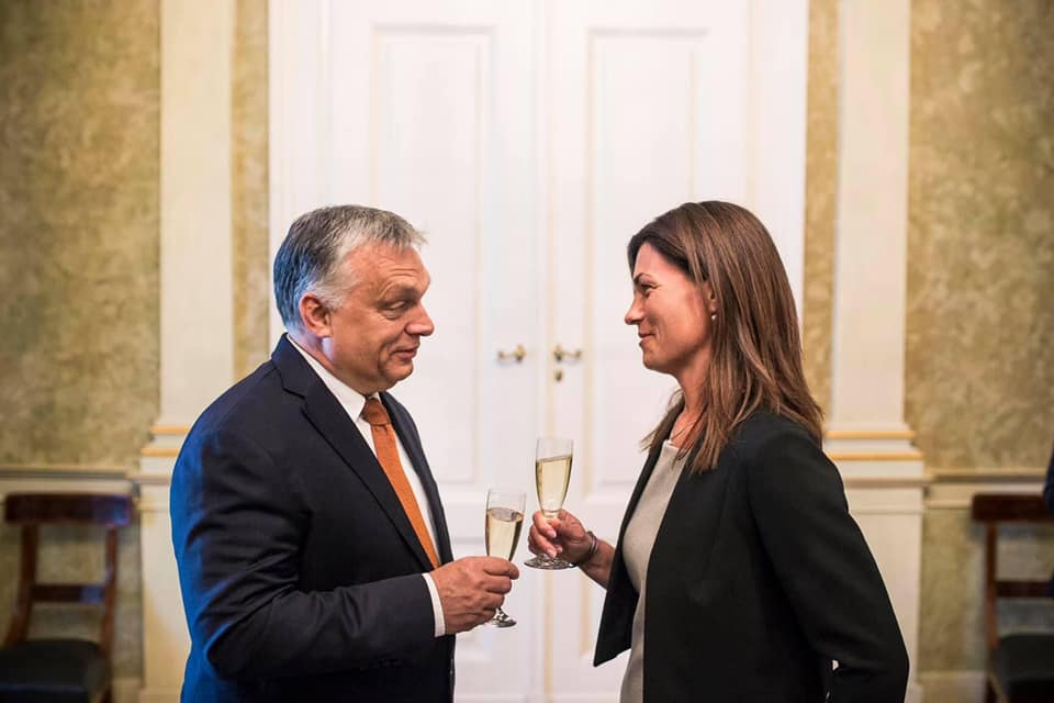 Varga Judit megmutatta, aki elég keményen dolgozik a Fideszért, kora középkorára révbe ér