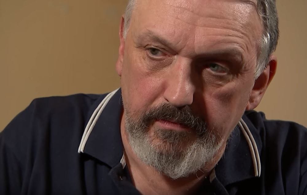 A brit neonácik egyik szószólója bevallotta, hogy meleg és édesanyja zsidó származású volt