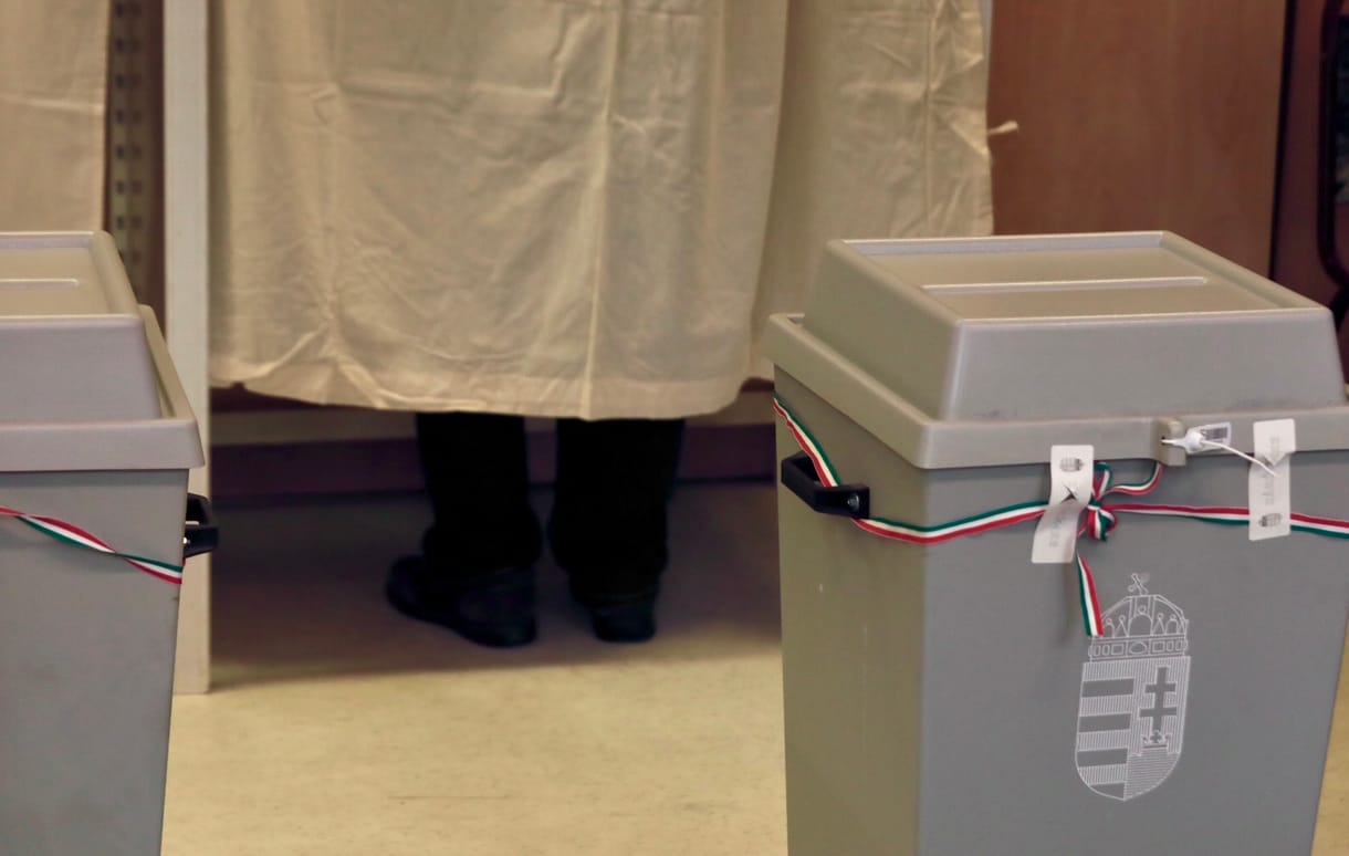 Tizenegy településen tartanak ma választásokat