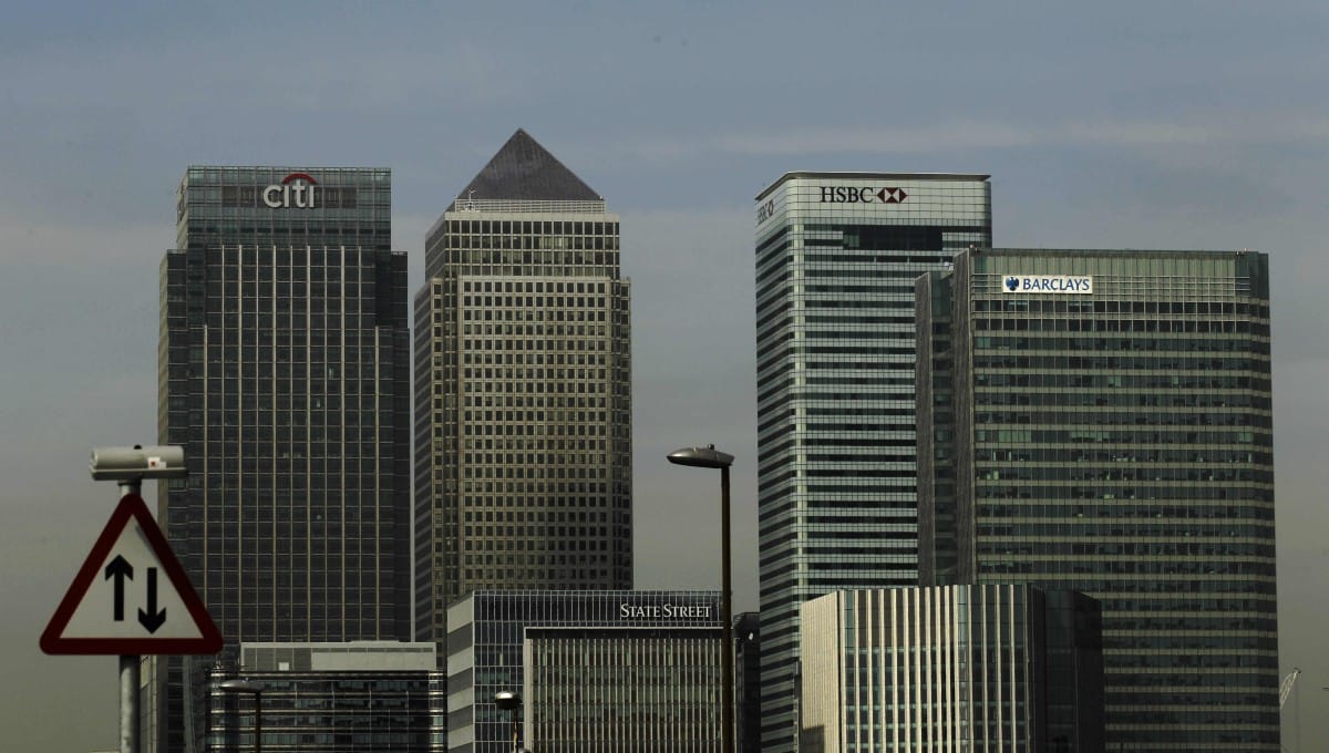 Megvált magyar ügyfeleitől a brit nagybank