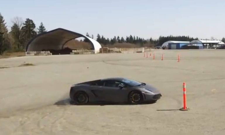 Így kell akrobatikázni egy Lamborghini Gallardóval – videó