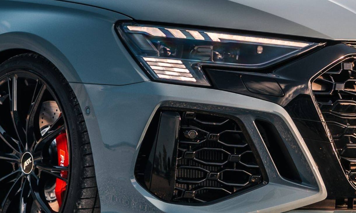 485 lóerő talán már elég lehet a 300 km/h tempóra képes kis Audi RS3-ban