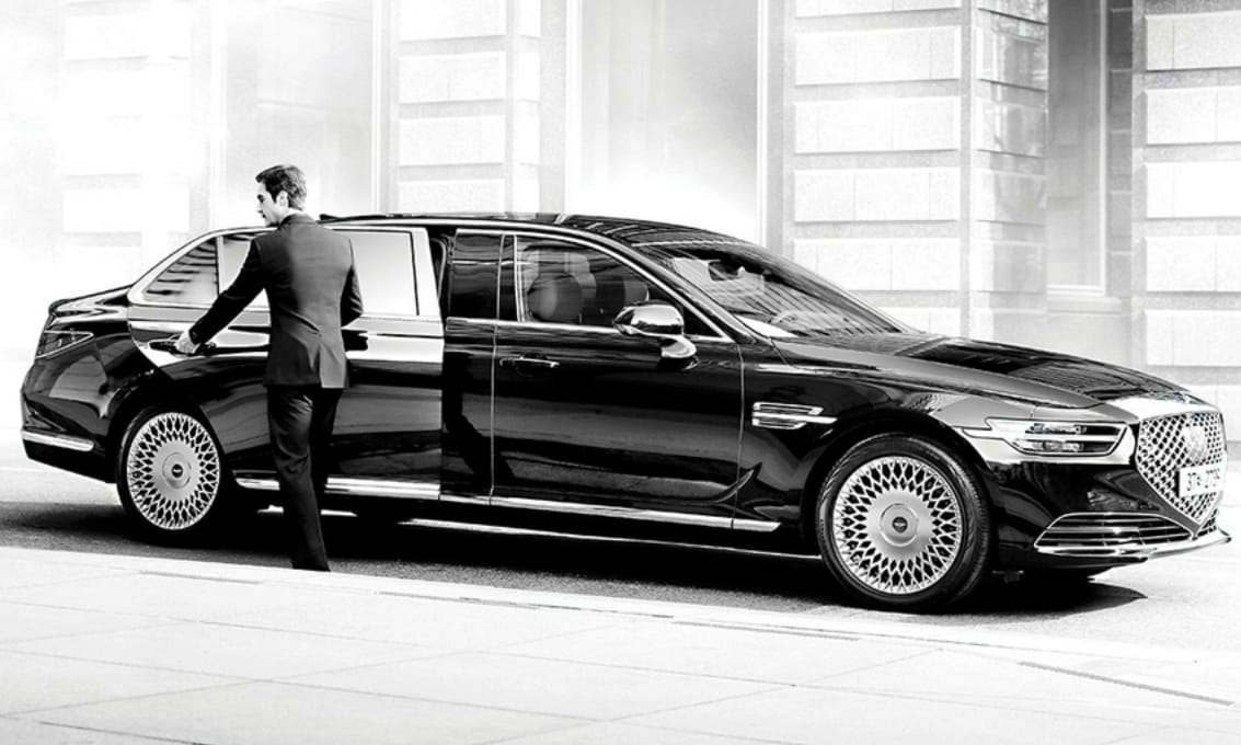 Olcsó VIP: Itt az új luxuslimuzin, ami akciós vétel egy hasonló Maybachhoz képest