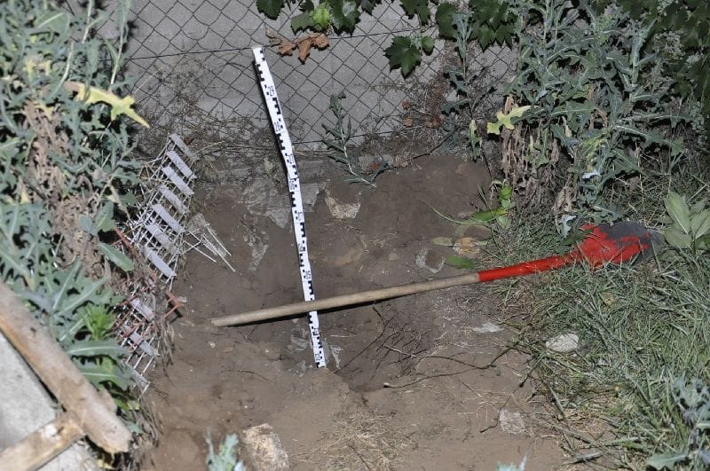 A kertben ásta el élve született gyermekét egy inárcsi nő