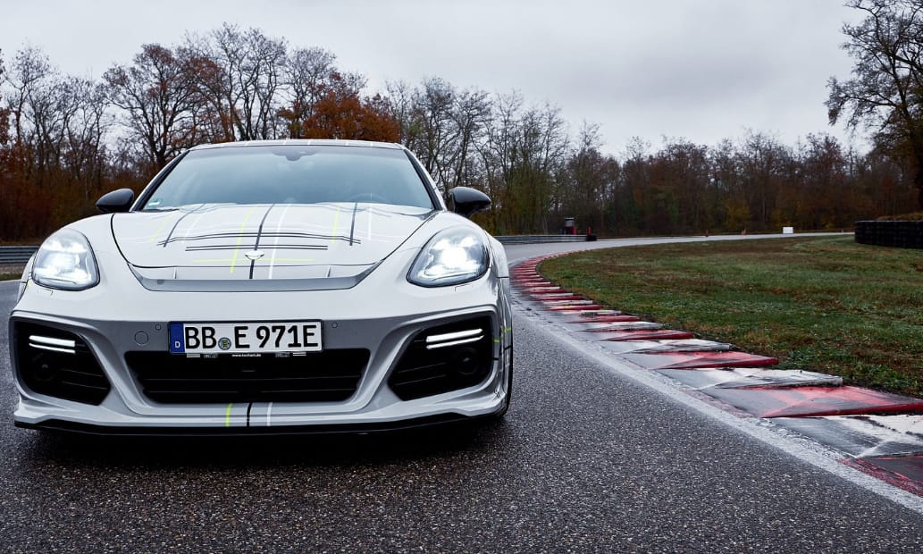 Hibrid őrület: 770 lóerős tuningot kapott a zöld rendszámos Porsche