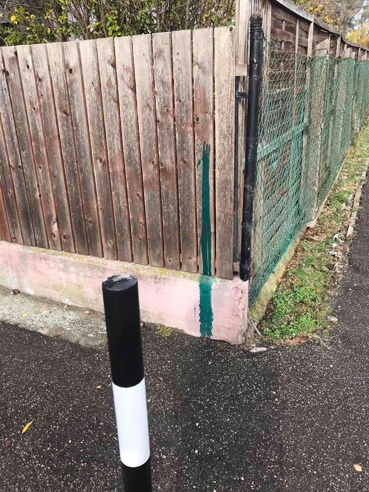 Bomba Gábor szerint betonfallal zárnák el a romákat a kórház felé vezető úttól Szekszárdon