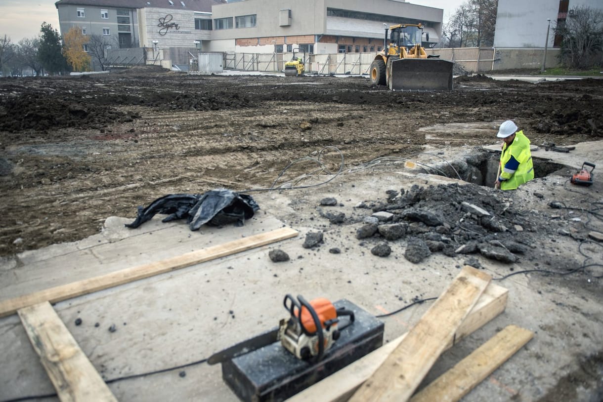 Játszótér lehet a pécsi magasház helyén
