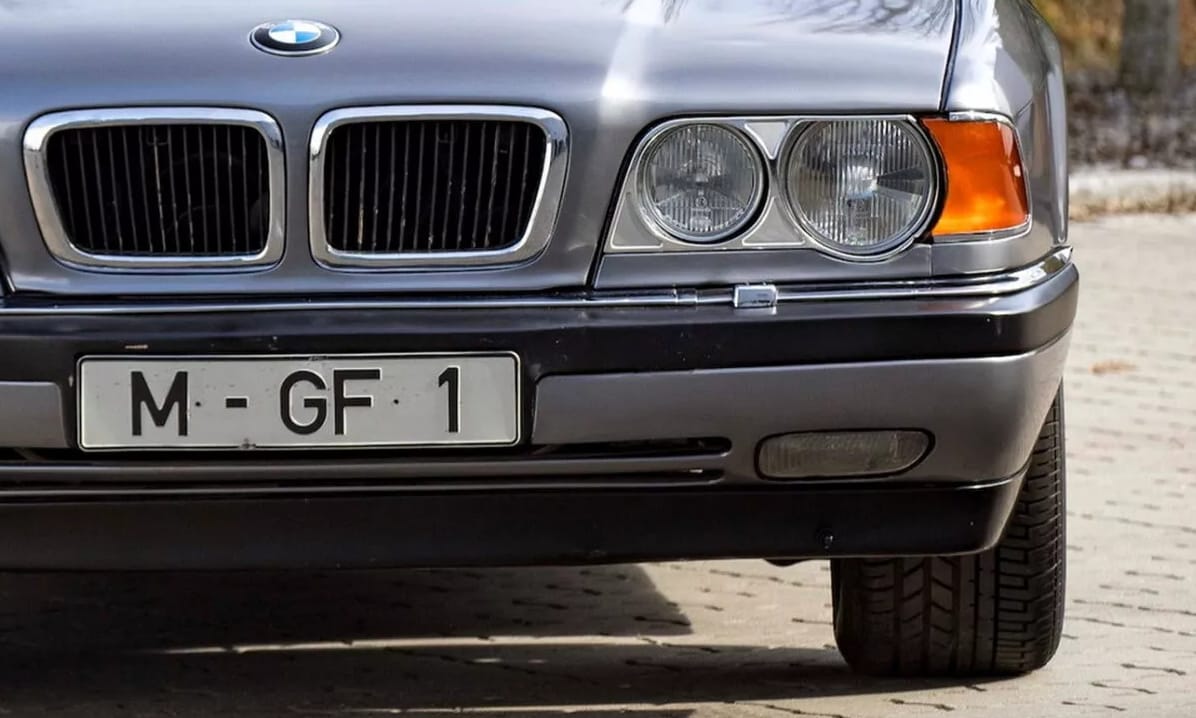 Sosem látott V16-os überluxus BMW került elő