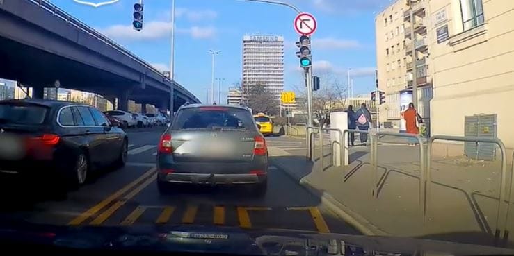 Budapesten vadásztak civil autókból a szabálytalankodókra – videó