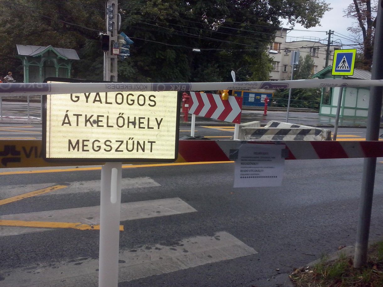 Melyik iskolába menjen inkább helikopterrel?