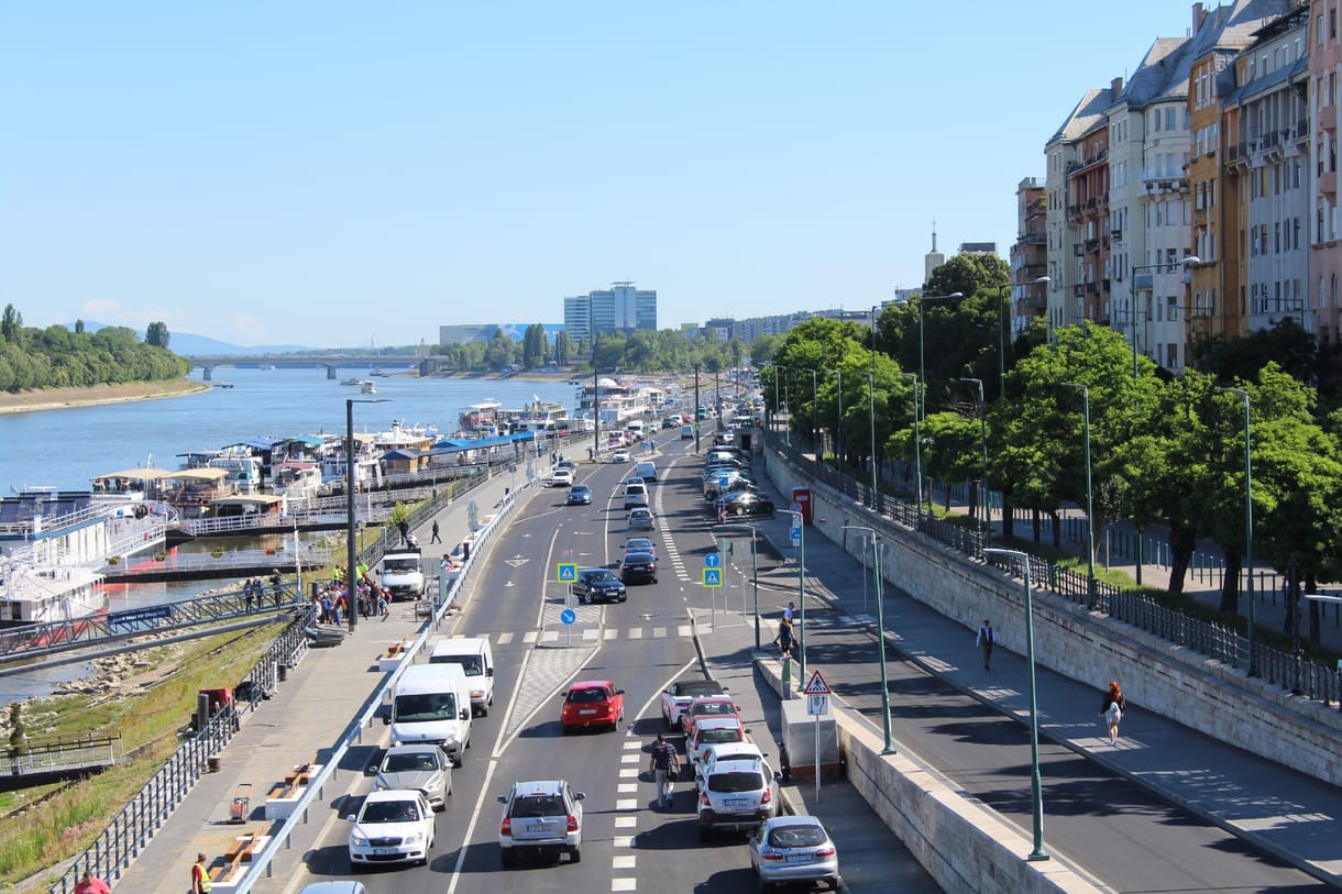 Gyorsan még felépítenek 85 millióból egy buszfordulót a vizes vb-re