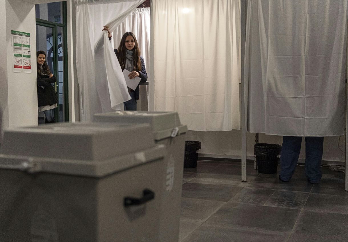 Messze többen szeretnének kormányváltást, de nehezen találnak pártot a Fidesz ellenében – a Medián friss számai