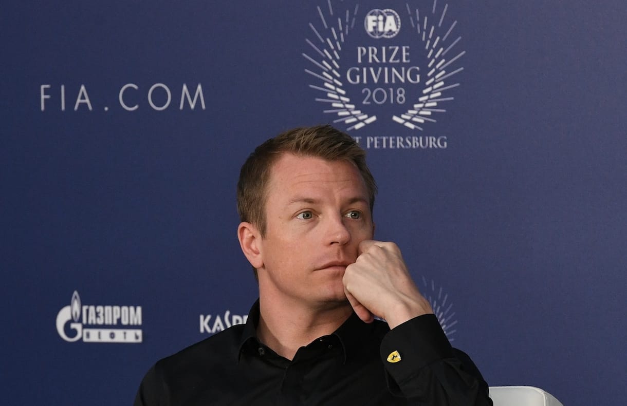 Kimi Räikkönen és a vodka találkozása a színpadon – videó
