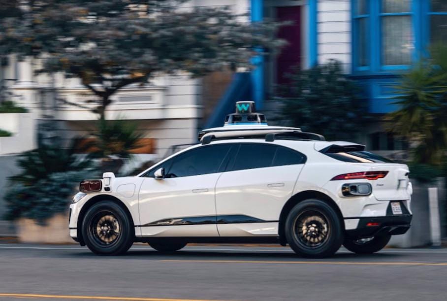 Vizsgálat indult a Waymo ellen, az önvezető autóik túl sok balesetet okoznak