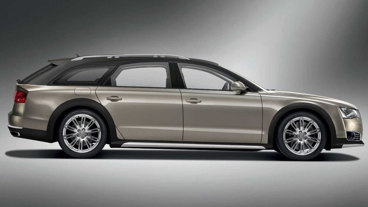 Szokatlan ritkaságot csinálnak egy Audi A8-asból