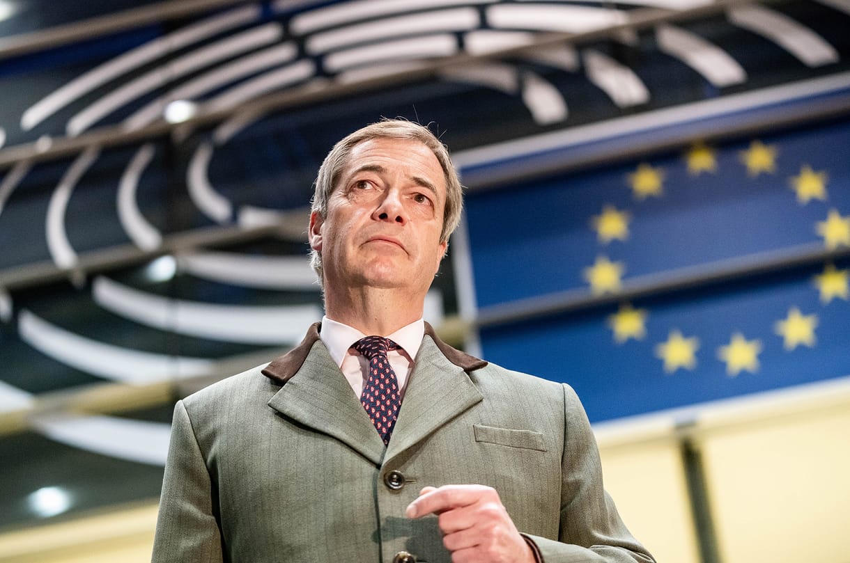 Guardian-kommentár: Farage végre örülhet, mert megpróbálták belefojtani a szót