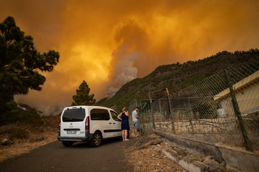 Az utóbbi 40 év legsúlyosabb erdőtüze pusztít Tenerifén