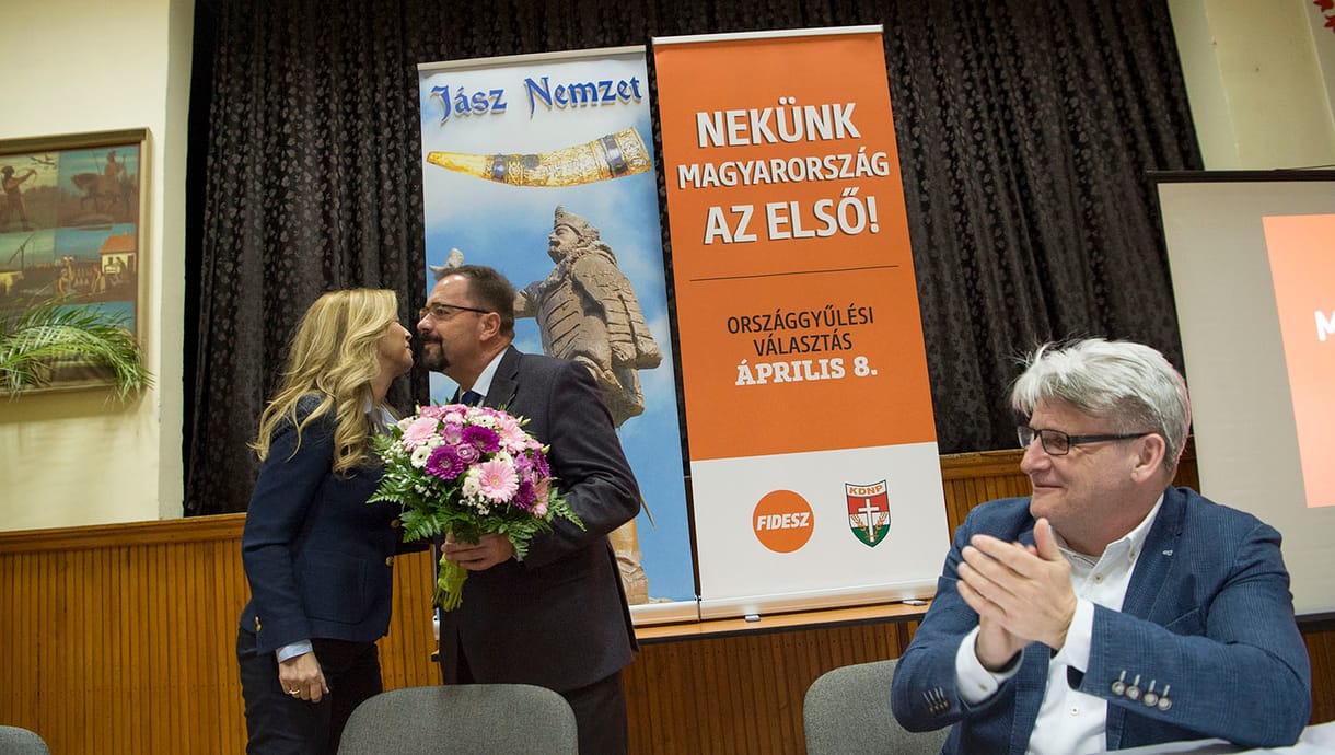 Az Eliosszal szerződő polgármester: 