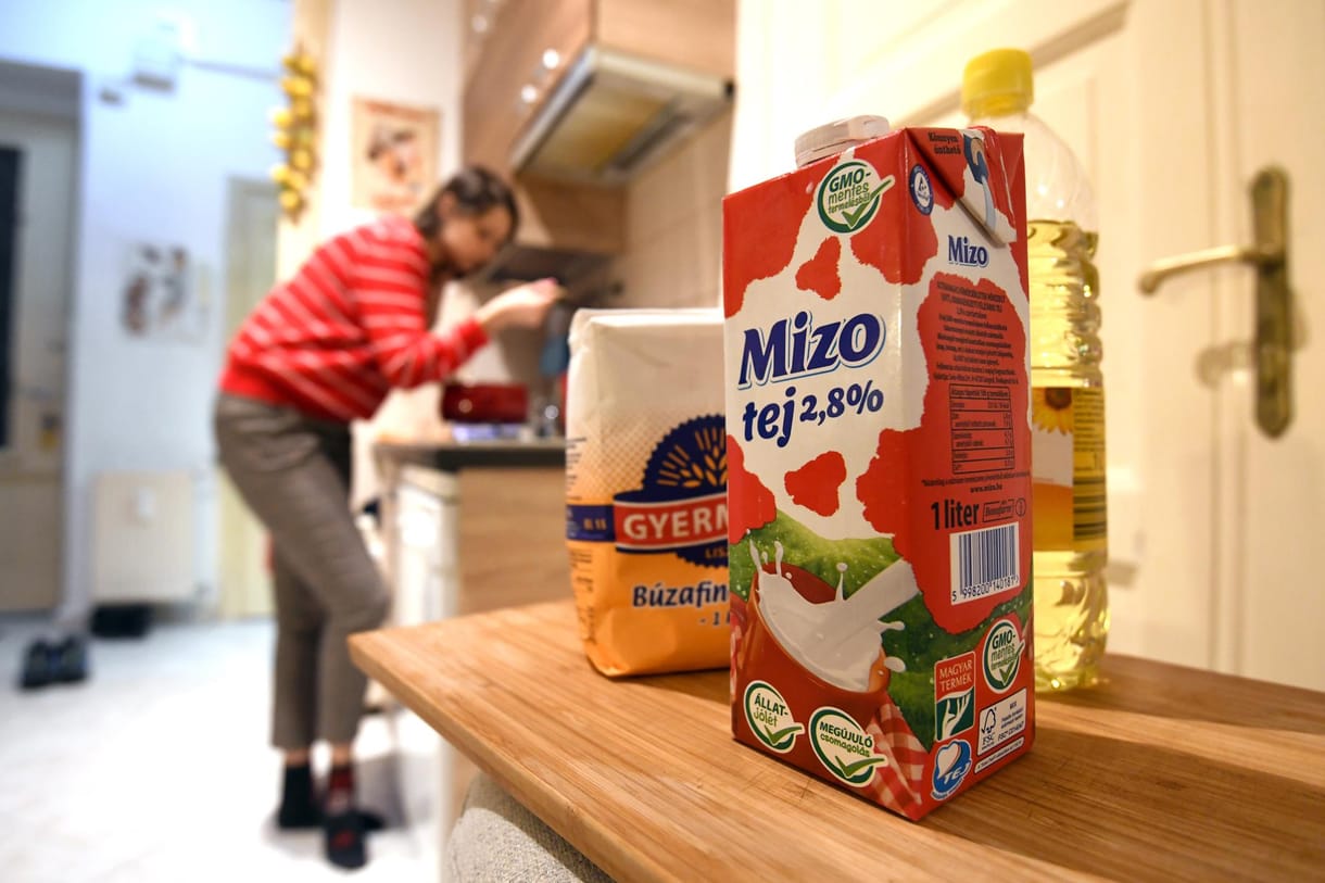 Megint elhalasztotta a kormány az élelmiszerárstop kivezetését, de ezt a boltokban megint nem vettük észre – ez a hvg.hu szeptemberi bevásárlókosara