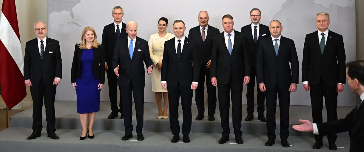 Bukaresti Kilencek: meg kell erősíteni a NATO jelenlétét a szövetség keleti szárnyán