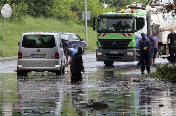 Nézzük, ma merre folytatódnak az esők, zivatarok – térképek