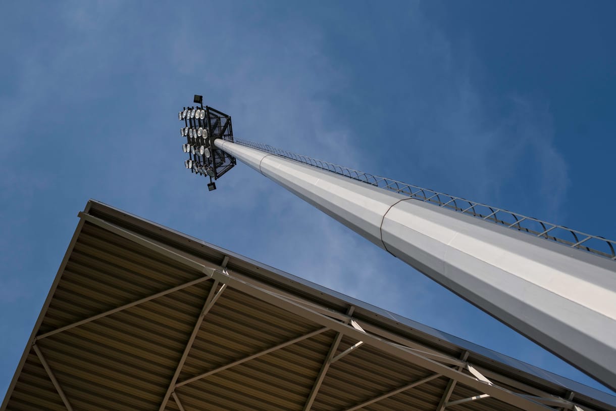 Hát, továbbra sem tódulnak a nézők a vadiúj stadionokba