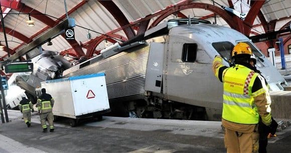 Fotó: a főpályaudvaron siklott ki egy vonat Svédországban