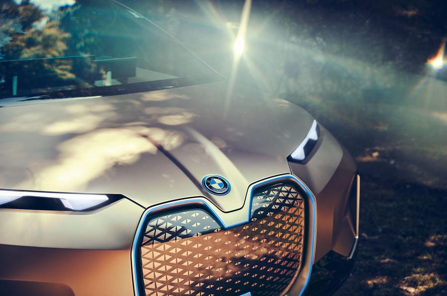 Egyre furább autókat mutogat a BMW
