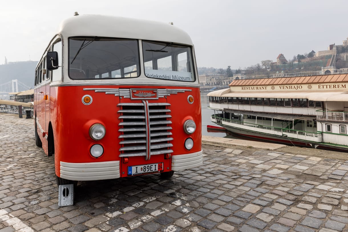 72 éves Ikarus buszt mutatott be a Közeledési Múzeum